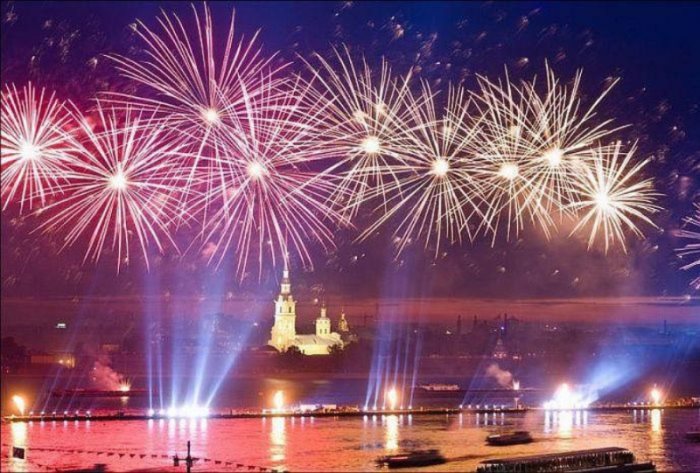 Салют 9 мая в Санкт-Петербурге